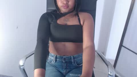 Snapshot of anyelikluz chatting on October 25, 2025, 5:08 pm anyelikluz online show from October 25, 2025, 5:08 pm