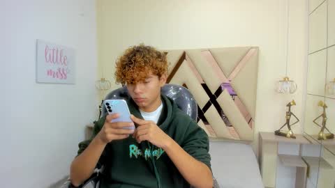 anyelotwink online show from March 6, 2026, 8:38 pm