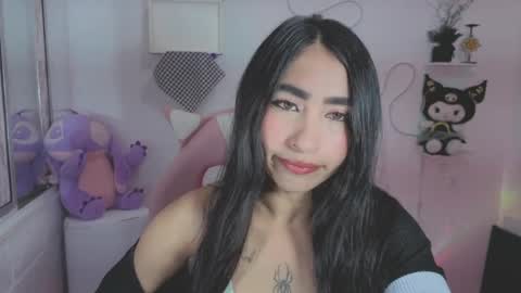 anyeluz_z online show from April 23, 2026, 5:26 pm