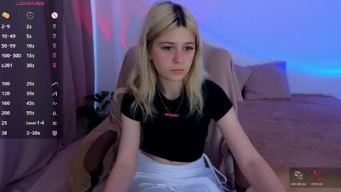 Snapshot of apheliastar chatting on April 23, 2026, 3:25 pm ApheliaStar online show from April 23, 2026, 3:25 pm