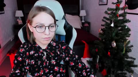 APHEX QUEEN online show from December 3, 2024, 4:17 pm