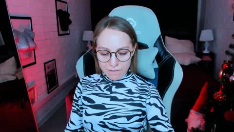 APHEX QUEEN online show from December 6, 2024, 4:49 pm