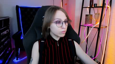 APHEX QUEEN online show from December 8, 2024, 1:03 pm