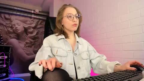 APHEX QUEEN online show from September 19, 2025, 9:22 am