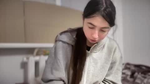 aphr0dite22 online show from February 2, 2026, 5:17 am