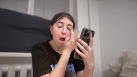 Snapshot of aphr0dite22 chatting on March 3, 2026, 6:03 pm aphr0dite22 online show from March 3, 2026, 6:03 pm