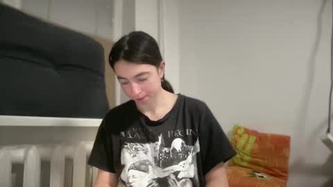 Snapshot of aphr0dite22 chatting on March 16, 2026, 8:24 pm aphr0dite22 online show from March 16, 2026, 8:24 pm