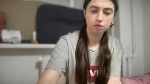 Snapshot of aphr0dite22 chatting on March 25, 2026, 11:33 pm aphr0dite22 online show from March 25, 2026, 11:33 pm