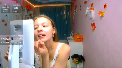 Aphrodite online show from November 2, 2025, 1:24 pm