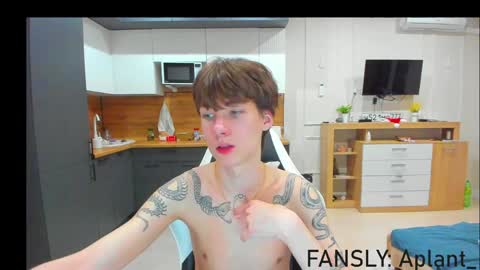Snapshot of aplant_ chatting on April 8, 2026, 7:03 pm aplant_ online show from April 8, 2026, 7:03 pm
