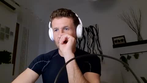 apollobest77 online show from February 18, 2025, 8:03 pm