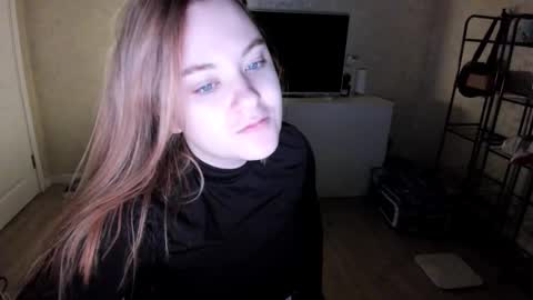 appleyummybuns online show from December 1, 2025, 1:27 pm