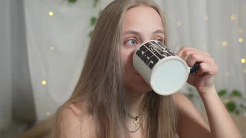 Snapshot of appr0ved chatting on January 4, 2025, 7:34 am REYNA my friend online show from January 4, 2025, 7:34 am