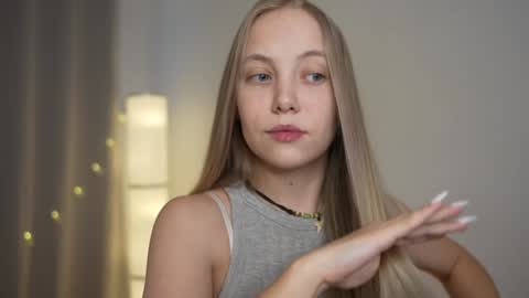 Snapshot of appr0ved chatting on January 5, 2025, 8:22 am REYNA my friend online show from January 5, 2025, 8:22 am