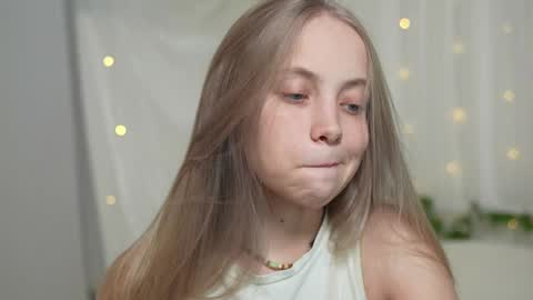 Snapshot of appr0ved chatting on January 28, 2025, 2:42 pm REYNA my friend online show from January 28, 2025, 2:42 pm