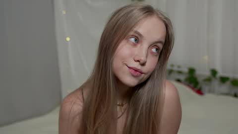Snapshot of appr0ved chatting on February 7, 2025, 2:37 pm REYNA my friend online show from February 7, 2025, 2:37 pm