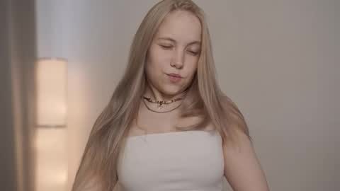 Snapshot of appr0ved chatting on September 15, 2025, 9:42 am REYNA my friend online show from September 15, 2025, 9:42 am