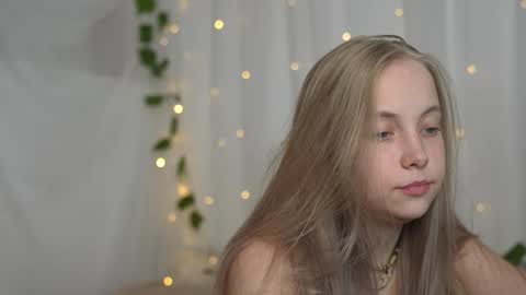Snapshot of appr0ved chatting on September 21, 2025, 8:27 am REYNA my friend online show from September 21, 2025, 8:27 am