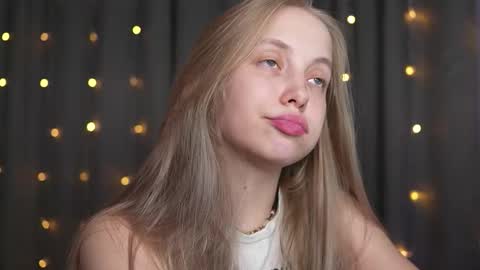 Snapshot of appr0ved chatting on September 26, 2025, 5:28 pm REYNA my friend online show from September 26, 2025, 5:28 pm