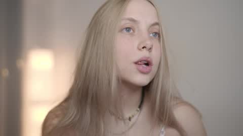 Snapshot of appr0ved chatting on October 3, 2025, 3:09 pm REYNA my friend online show from October 3, 2025, 3:09 pm