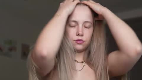  REYNA  my friend   online show from November 17, 2025, 4:13 pm