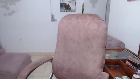 apprilfoxx online show from November 12, 2025, 3:45 pm