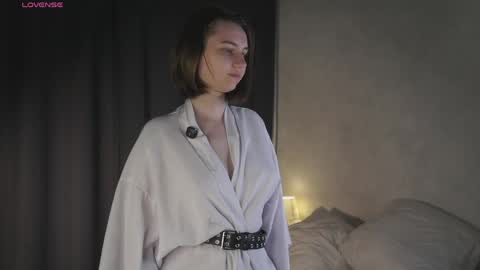 Snapshot of approche_toi_petite chatting on May 5, 2026, 2:03 pm Meghan online show from May 5, 2026, 2:03 pm