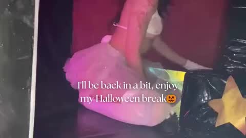   online show from October 27, 2025, 12:20 pm