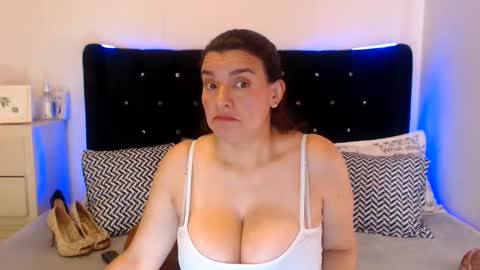 Snapshot of april_harrys chatting on June 7, 2026, 4:00 pm April online show from June 7, 2026, 4:00 pm