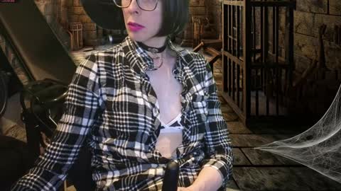 Snapshot of april_show_her chatting on February 26, 2025, 1:21 am April Strife online show from February 26, 2025, 1:21 am