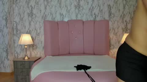 Snapshot of aprilalvarez chatting on July 31, 2026, 12:04 pm 1430 2100 -5 online show from July 31, 2026, 12:04 pm