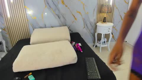 aprillross online show from March 31, 2026, 12:27 pm