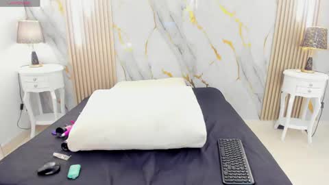 aprillross online show from April 13, 2026, 12:54 pm