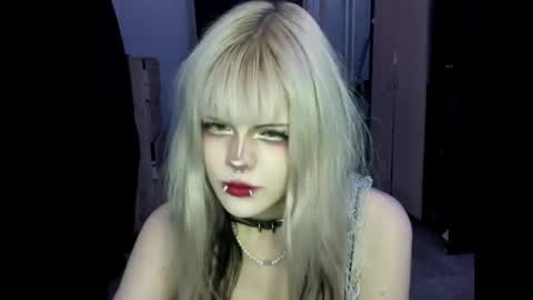 Snapshot of aprilspark chatting on April 22, 2026, 7:15 pm Alice D online show from April 22, 2026, 7:15 pm