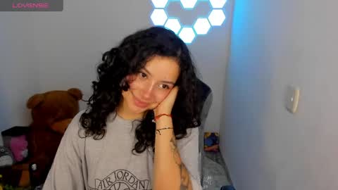 aqua emilly online show from April 13, 2026, 11:43 pm