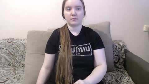 Josefin online show from March 27, 2026, 4:29 am