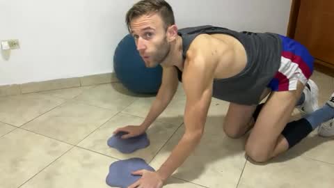 Aquilesmade online show from December 29, 2024, 4:19 pm