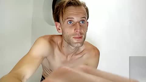 Aquilesmade online show from November 5, 2025, 1:05 am