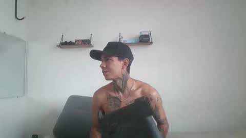 Snapshot of aress_1 chatting on December 2, 2025, 3:40 pm Ares online show from December 2, 2025, 3:40 pm