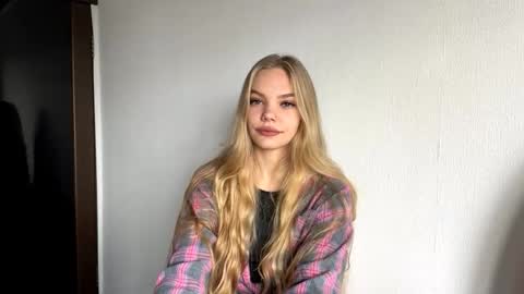 Amelia online show from November 3, 2025, 6:14 am