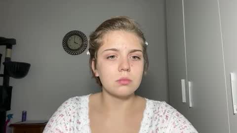 Snapshot of ari_crystal chatting on February 8, 2026, 1:58 pm ari_crystal online show from February 8, 2026, 1:58 pm