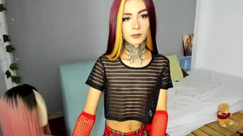 Snapshot of ari_uchis chatting on July 7, 2026, 2:36 am Annie online show from July 7, 2026, 2:36 am