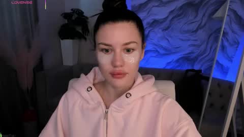 aria_mila online show from March 17, 2026, 3:00 am