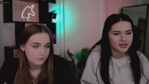 Luna online show from November 24, 2025, 7:24 pm