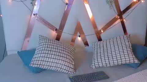 Snapshot of ariabennett__ chatting on July 8, 2026, 2:49 am A R I A B E N E T T online show from July 8, 2026, 2:49 am