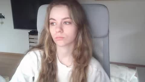 AriaCreazy online show from March 1, 2026, 8:27 am