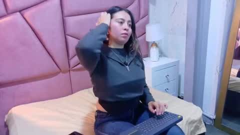 Snapshot of ariadna_14 chatting on February 16, 2026, 6:37 pm Ariadna online show from February 16, 2026, 6:37 pm