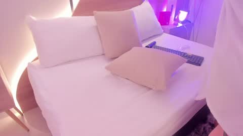Snapshot of ariadna_boneville chatting on July 7, 2026, 7:23 am A R I A D N A online show from July 7, 2026, 7:23 am