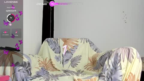 Snapshot of ariadna_cute chatting on December 4, 2024, 10:30 pm linda online show from December 4, 2024, 10:30 pm