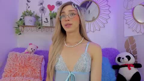 Snapshot of ariadna_evangeline chatting on October 11, 2025, 5:50 am Angel online show from October 11, 2025, 5:50 am